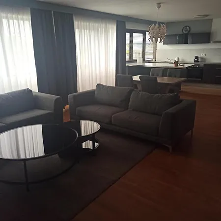 Superbe Kennedy アパート